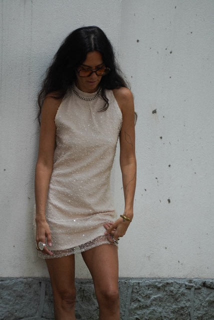 VESTIDO MINI HALTER PERLAS
