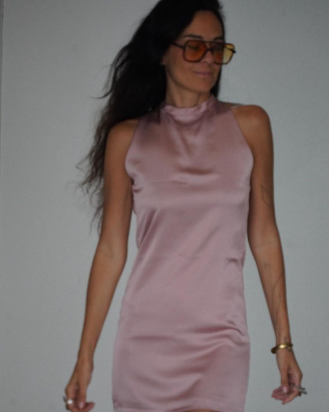 VESTIDO MINI HALTER ROSA  PALO