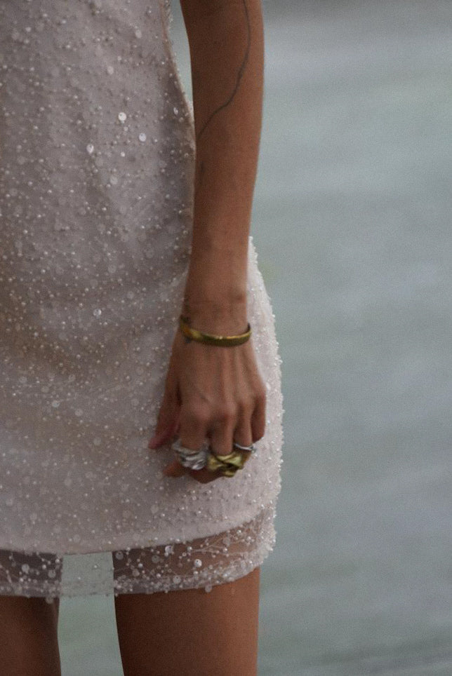 VESTIDO MINI HALTER PERLAS