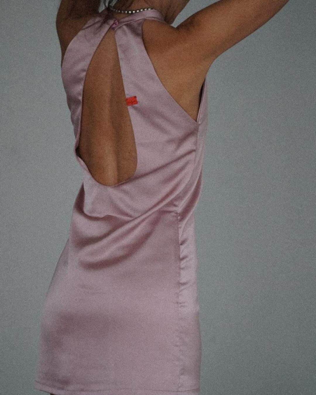 VESTIDO MINI HALTER ROSA  PALO